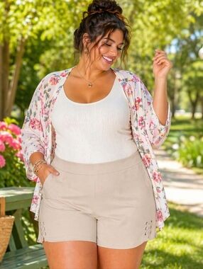 Lily Morgan Cream Tailored Shorts Lace Hem Detail Size Plus - Size 1x